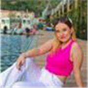 No soy profesora titulada, pero tengo facilidad para los idiomas (inglés, euskera y español).