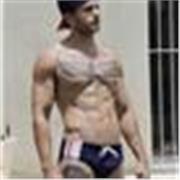 Me defino una persona deportista  y comprometida con el fitness y la vida sana. 