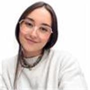 Niñera con experiencia ayudando con los deberes en León.