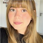 Profesora con C1, Nativa en Inglés, queriendo ayudar a pequeños aprender un idioma nuevo