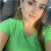 Professeur particulier donne cours de soutien scolaires aux étudiants de collège