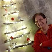 Mi propongo per lezioni in materie umanistiche(italiano,storia,ecc.) e preparazione tesine