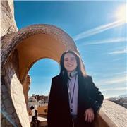 Estudiante universitaria con experiencia en ciencias en Barcelona ciudad.