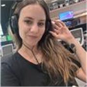 Clases de conversación donde el enfoque es principalmente conversacional, donde el idioma se vive como una herramienta real de com