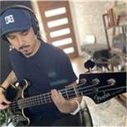 Bajista con más de 10 años de experiencia da clases de bajo y teoría musical