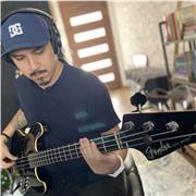 Bajista con más de 10 años de experiencia da clases de bajo y teoría musical
