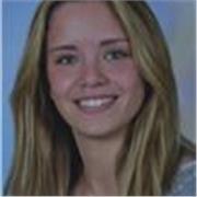 profesora de ingles que imparte clases a niños de 5 a 13 años