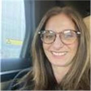 Sono laureata in lettere e ho anni di esperienza nel seguire a casa, i bambini della scuola primaria con pazienza ed entusiasmo.