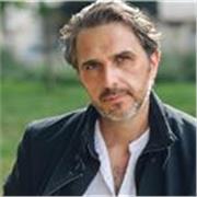 Attore diplomato alla scuola del Teatro Nazionale di Genova offre lezioni private o di gruppo di recitazione e comunicazione