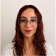 Me defino como una persona responsable, paciente, cercana, empática, creativa y comprometida con el aprendizaje de los niños. 