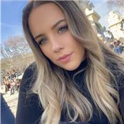 Studentessa universitaria, Ilaria, offre lezioni private di italiano e assistenza compiti per bambini delle scuole elementari e medie. Con competenza e dedizione, garantisco un supporto personalizzato per migliorare le abilità linguistiche e affrontare co