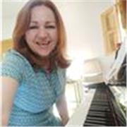 Profesora titulada con mucha experiencia se ofrece para ayudarte a aprender piano,