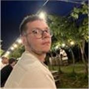 Laureato in Lingue: mi offro per aiuto compiti in tutte le materie e sono specializzato per i più grandi in inglese e spagnolo.