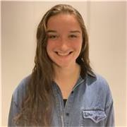 Profesora de inglés nativo con experiencia dando clases particulares de inglés, de deportes (fútbol, baloncesto), y canguro.
