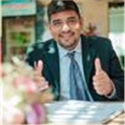 Profesor de español imparte clases a todas las edades