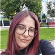 Chica con titulación en coreano apasionada por la enseñanza de este bonito idioma.