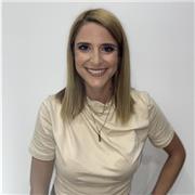 Profesora titulada en Estudios Ingleses con máster en el profesorado y máster de Español para enseñanza en el extranjero.