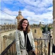 Profesora de Geografia e Historia con mucho amor por la educación y por ayudar a que los demás amen la historia