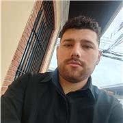 Tutor de español que enseña a niños y jóvenes