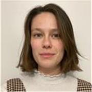 Diplômée en théâtre en langue anglaise, je donne des cours pour tous profils, en offrant différentes techniques d'apprentissage.