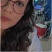 Médico interesada en la capacitación continua y apoyo a nuevos médicos