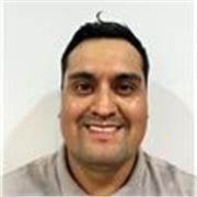 Profesor de ingeniería de sistemas orientado al desarrollo de software y derivados