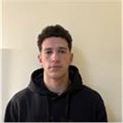 Profesor de ingles imparte clase para niños de todas las edades