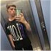 Persona joven para enseñar primaria y cuidado de niños 