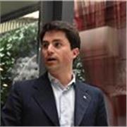 Laureato in giurisprudenza con esperienza nel settore pubblico.