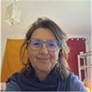 Passionnée du développement des potentiels d'enfants à profil sensible, he souhaite apporter mon expertise en pédagogie créative 