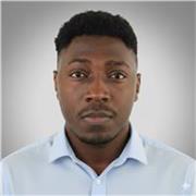 jeune étudiant spontané donne des cour d'anglais