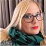 Profesora Nativa de inglés con amplia experiencia. Experta docente que a la vez es cercana, afable y divertida