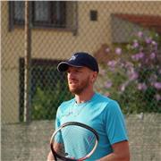 INegnante UISP impartisce lezioni di tennis, qualsiasi livello; disponibilità oraria: LUN-SAB: 7-10 presso Circolo Tennis la Torre
