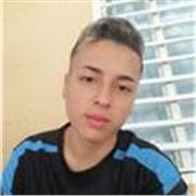 Profesor de música imparte clase a todos sus alumnos de cualquier edad