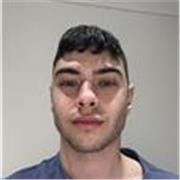 Profesor con variedad de asignaturas como matemáticas o geografía