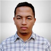 Passionné par le design graphique, je propose des cours en ligne interactifs pour initier les jeunes à Photoshop, Illustrator...