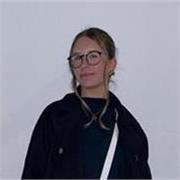 Me considero una persona cercana, paciente y con muchas ganas de enseñar. Me gusta explicar las cosas de forma sencilla y adaptarm