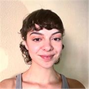 Profesora de pintura, dibujo, escultura, diseño gráfico y ganchillo.