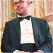 Insegnante laureato in Lettere Classiche, esperto e con esperienza internazionale, propone lezioni personalizzate