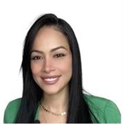 Profesora creativa para niños de primaria en castellano