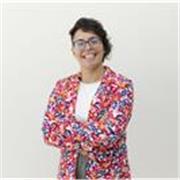 Profesora de Química imparte clases desde primaria hasta adultos