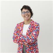 Profesora de Biología imparte clases a todas las edades