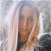 Alessia, 37 anni, laureata in Lettere Moderne