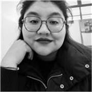 Profesora de español imparte clases a todas las edades