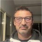 Professeur de Français à l’écoute, ne reculant devant rien.