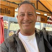 Me defino como una persona con mucho confianza en mi trabajo ,  para de enseñar  , chicos de 14 anños en adelante  ,
Me gustari