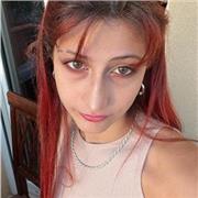 Diplomata in grafica ma con grande passione per l’italiano e tanta voglia di insegnarlo!