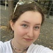 Profesora de inglés que ofrece clases particulares de inglés a niños y adultos en Barcelona, con capacidad de mobilidad por toda la ciudad de Barcelona. Tengo el título del Diploma Dual y el nivel C1 de inglés.