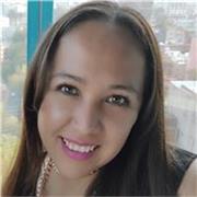 Profesora de orientación educativa impartiendo clases a nivel medio superior (secundaria y bachillerato)