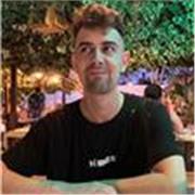 Opositor con grado en dirección hotelera y Master en dirección contable y financiera.